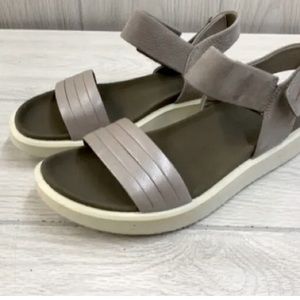 ECCO flow t strap sandal in silver